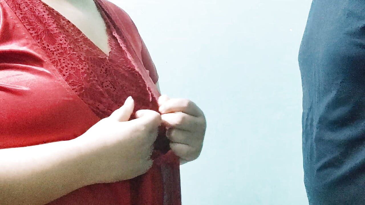 Tôi quyến rũ dì dâu của tôi để tận hưởng vì tôi bắt gặp cô ấy với bạn trai của cô ấy