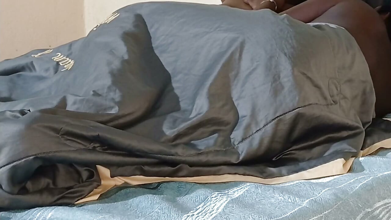 Veshya ke chehre par jordaar dabaav ke saath viry ki phuhaar.
