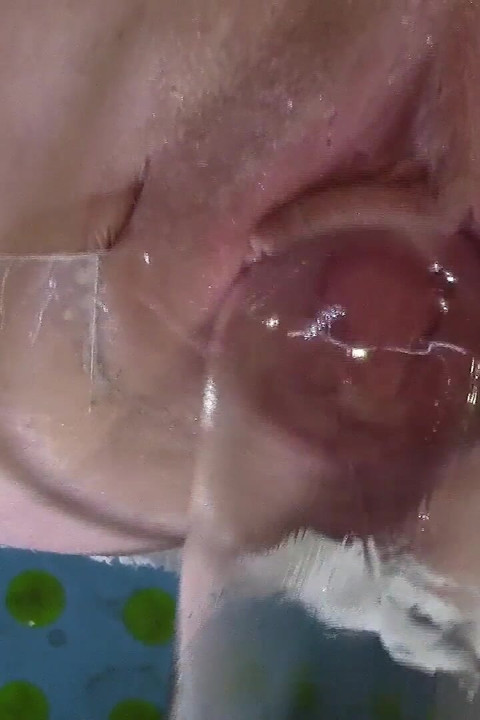 7 Πολύ στενό γαμήσι μουνιού με δονητή και γυαλί