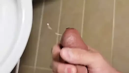 在工作厕所里卡明