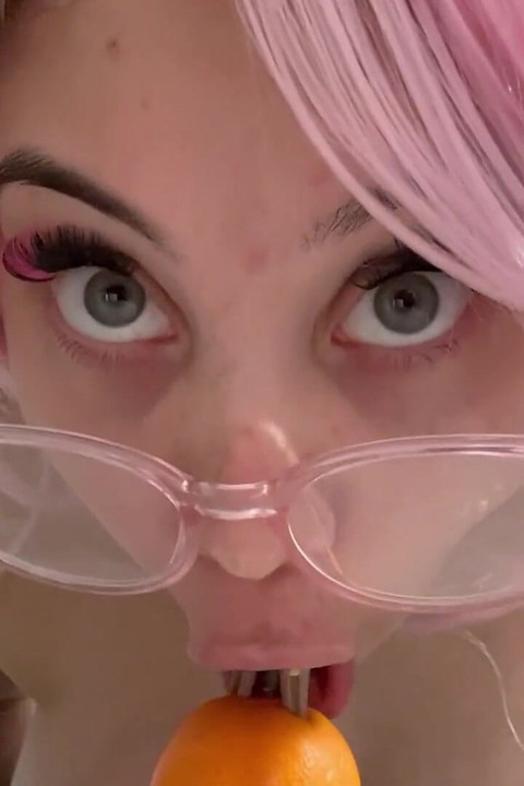 Ma Demi-sœur Géante Mange Et Goûte La Belle-famille De Tiny