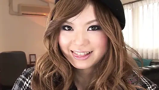 Модель в каталоге получает лечение, за что похотала