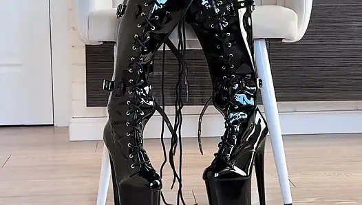 Geride bıraktı: çizme fetişi