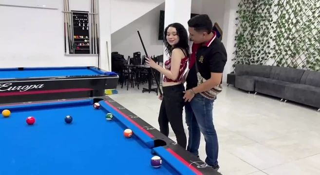 PLEASE CAN YOU TEACH ME HOW TO PLAY BILLIARDS - IF YOU TEACH ME I WILL GIVE YOU A PRIZE. -SUB ESPANOL