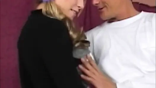 Sarışın beyaz devle sikişiyor