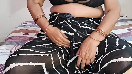 Selera, necter-ku yang cantik banget di balik kain sprei hitam