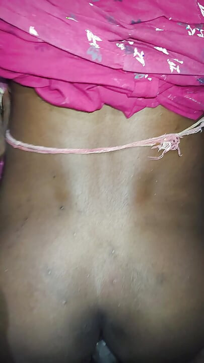 Bhabi ne lund ko paav se pakda maslane lagi