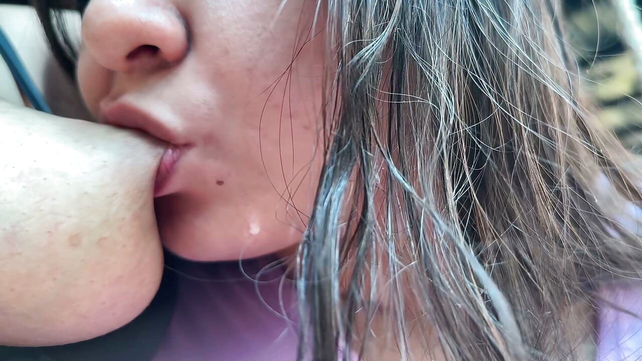 POV: מעירים את החברה והחברה הכי טובה כדי לחלוק חלב חם וטרי