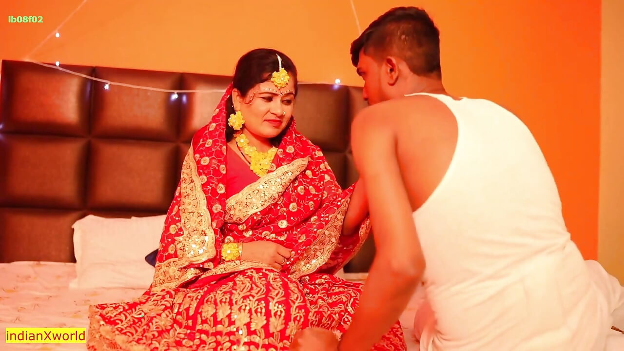 Desi Bahu eerste nacht seks! Neuk me alsjeblieft langzaam