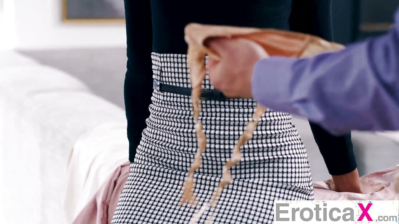EROTICAX - 에보니 니콜 킷이 들키고, 다음으로 박히고, 다 같이 하는 장면