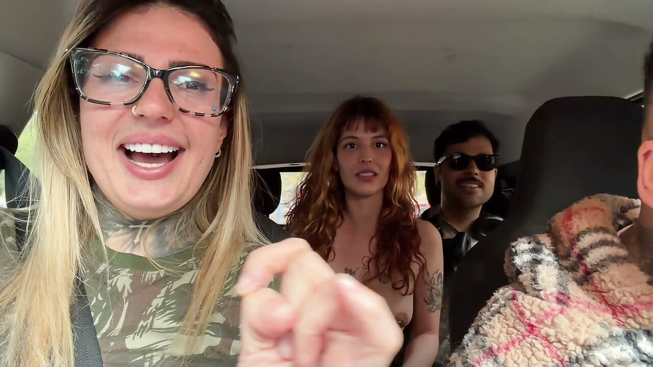 התקשרתי לצ'אפירה מהמזון המהיר כדי לקיים איתה סקס, היא הסכימה וביחד עם עוקב ביקשתי לאכול אותה והיא הרשתה לי