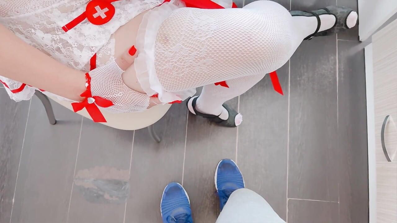 Sexy house wife nurse helps to erect and cum