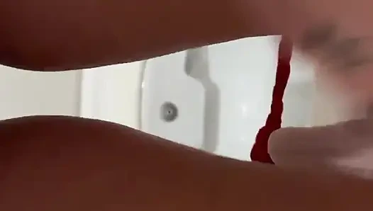 Miaxxx kencing di toilet hotel