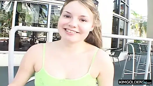 Leidenschaftlicher Blowjob mit geiler Bruenetten