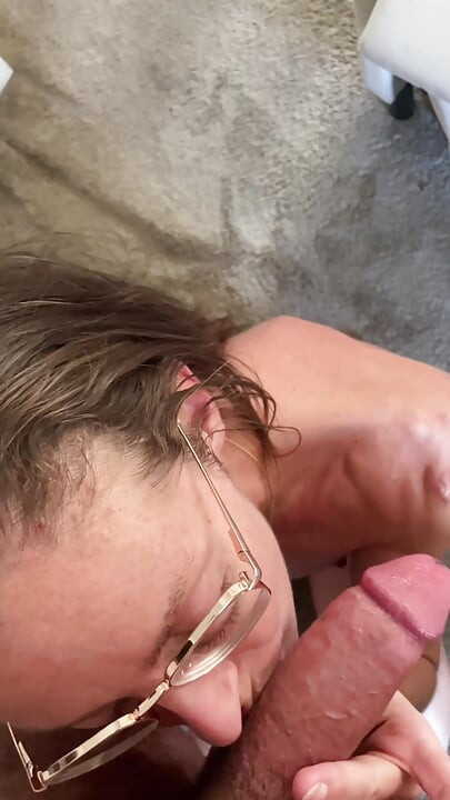 Cette chaudasse mariée adore sucer des bites, partie 2