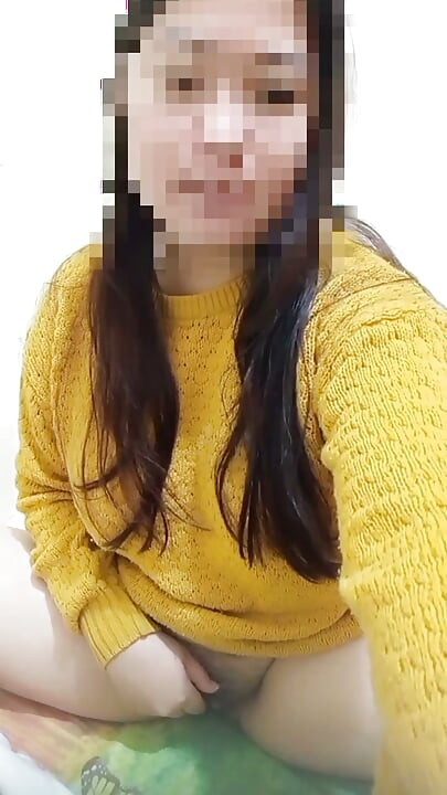 Mädchen spielt mit ihrer eigenen Muschi, bis es vorbei ist??
