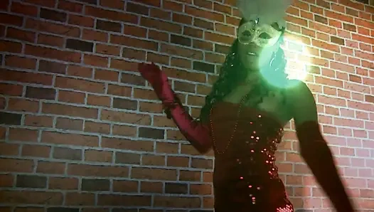 Sarışın Yumruklu Sürtük Dirseğe Yumruk atıyor Ve Çeşme Gibi Tek Başına Fışkırtıyor!