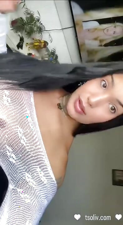 Heißes trans-mädchen twerking für ihren freund