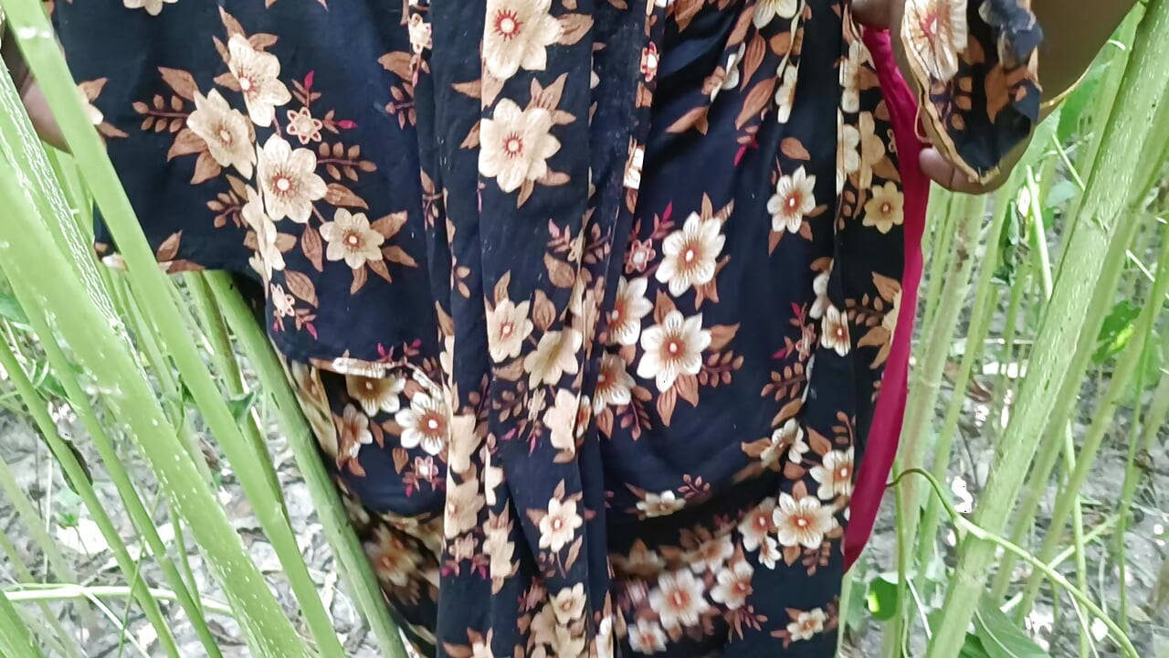 Jebao sam je dok je bila na terenu i zabavljao se, a onda sam joj ejakulirao u vagini.