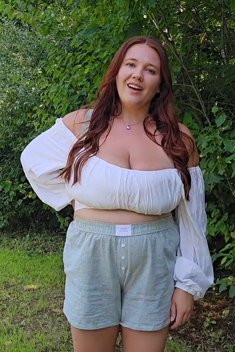 Helping the Sexy MILF Nextdoor with Yardwork POV