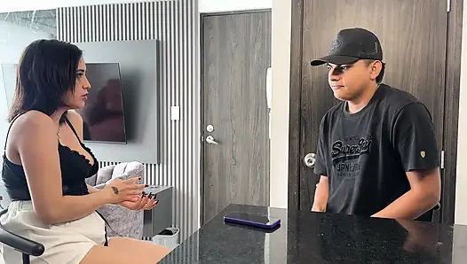 Pemotretan pertama dengan seorang gadis pantat besar yang aneh dan saya akhirnya ejakulasi tepat di dalam dirinya