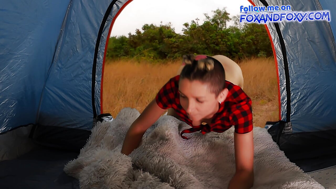 Campingul s-a transformat într-o ejaculare înăuntru fierbinte în afara cortului de camping și în interiorul cortului de camping