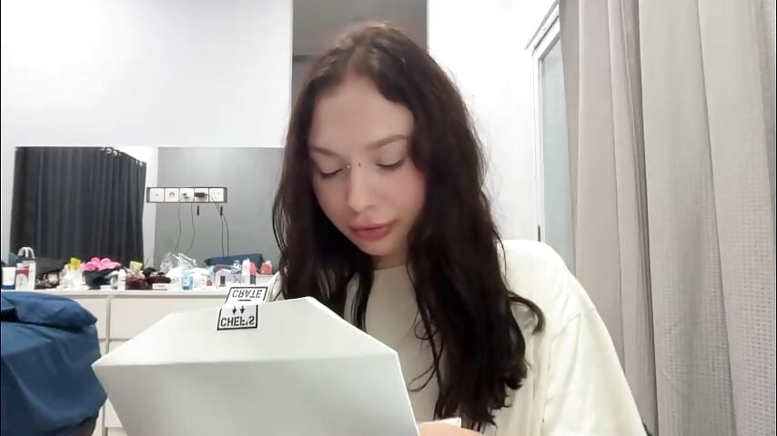 I SHOW MY BOOBS ON THE STREAM