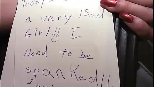 Büyük memeli hatun amına bağlı vibratörü seviyor