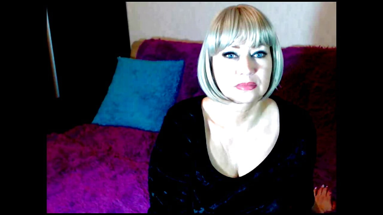 Una puta madura, modelo webcam, chupa la polla de su marido después de sesiones privadas con desconocidos.!. (38)