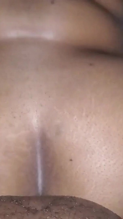 لحظة مهمة من "BBW ذات مؤخرة كبيرة ترمي مؤخرتها للخلف على طريقة الكلب على بي بي سي"