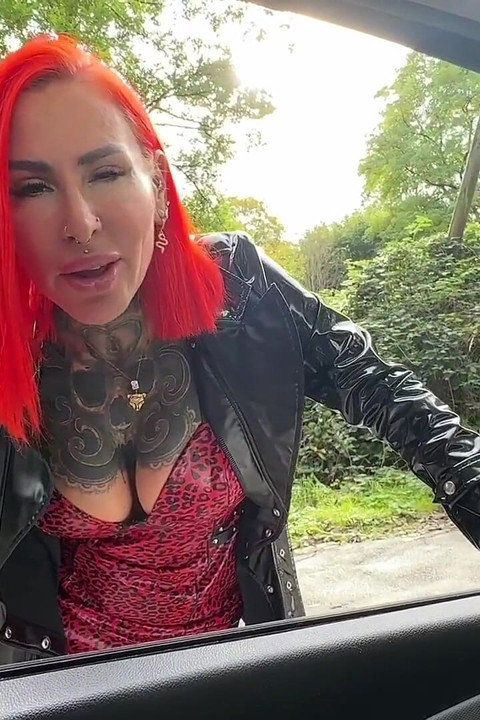 Kinky Roadside Hookup! Boot-wearing Bitch Fucks Bareback.