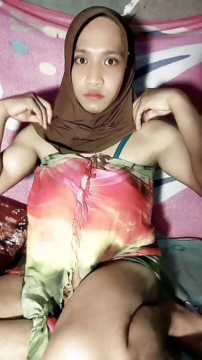 Beautiful Hijab Shemale Eggplant