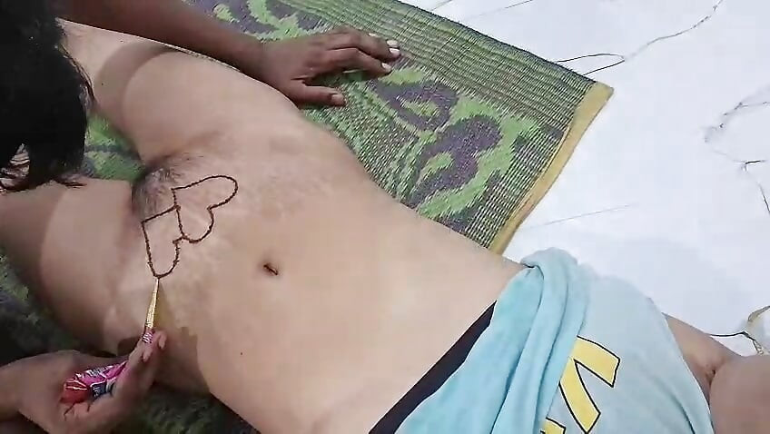 Amcıkta mehndi ile tasarım (burr)