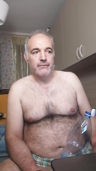 A Porn Movie and a Handjob to Wake up Content and Happy!