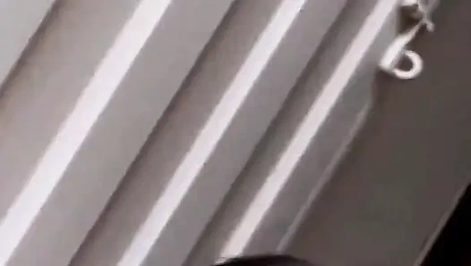 Aku keluar dari rutinitas dan bawa pelacur ke rumah saudara tiriku