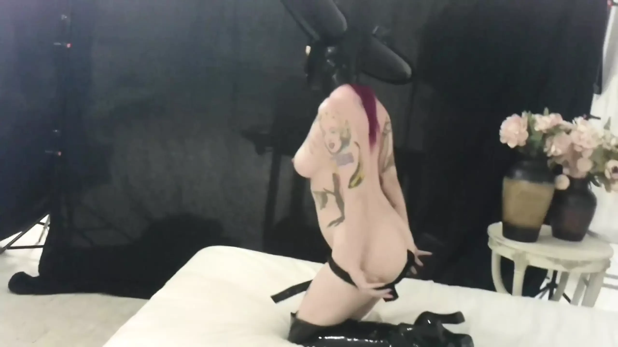 Geile Latexmaske und pvc-striptease