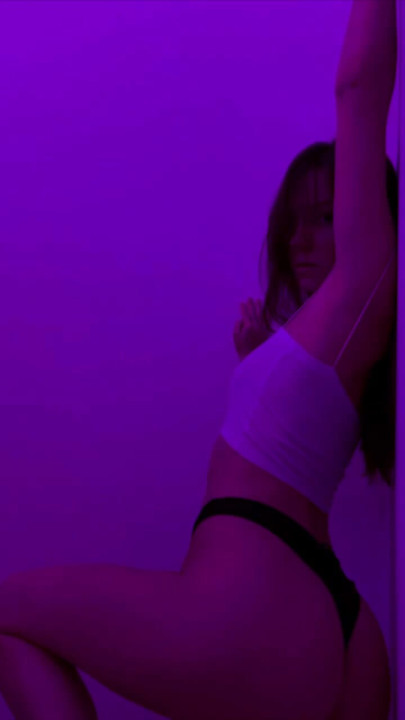 Would you dare to touch me if I was right there, waiting just for you? 💋
