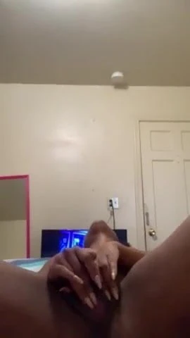 Sexy ebony twenty something rubs one out