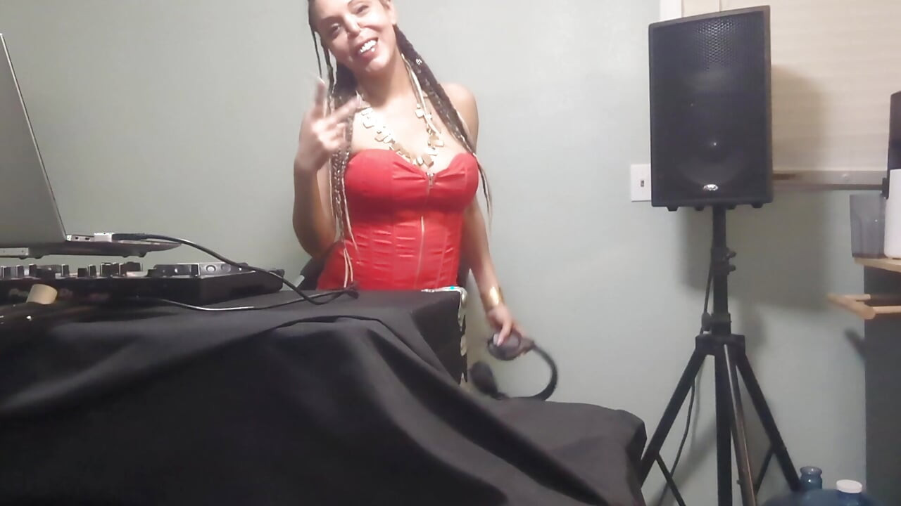 Red corset and house music