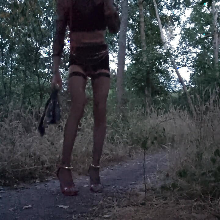SchooL❣️Teacher shows off in the car park of La Faisanderie. [⁵Jul²⁶] ²⁰h ²³h VaneSsaBiTCHx PariSChienneTrvprod⁹¹