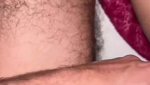 Geile desi-stiefschwester teilt ihre schmutzige sexgeschichte von letzter nacht mit ihrem freund