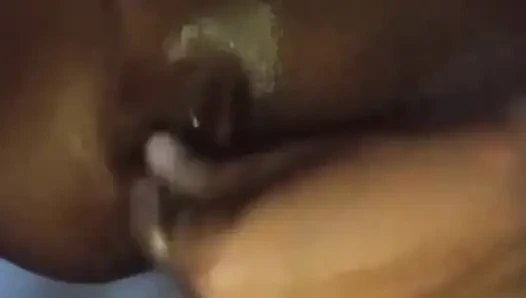 Sri Lankalı evli kadın amcık fışkırtıyor ve osuruyor