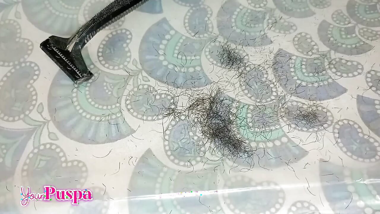 Mi hijastro vino a mi habitación cuando el coño afeitado