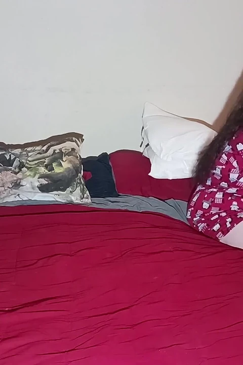 Die schlampige Lynn wird so super gefickt, dass sie klopft