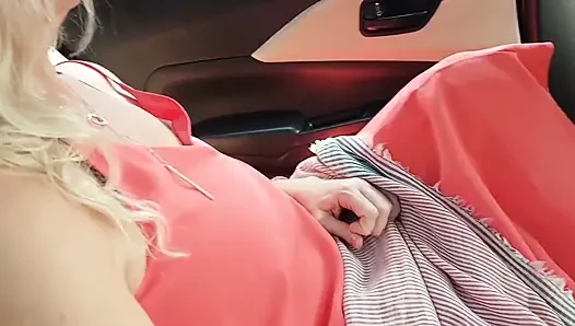 Olgun sarışın eş arada seksten hoşlanır