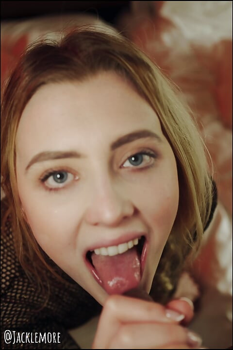Muie cu blonda britanică drăguță Lottie Lou, vedere la persoana 1