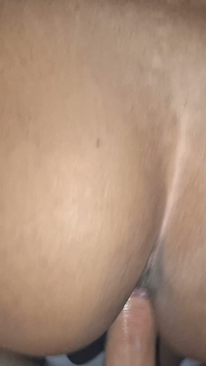 아내가 네 발로 엎드려 그녀의 질에 정액을 쏟아붓는 빠른 성격
