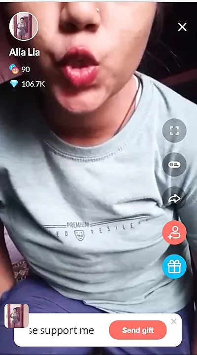 Alia Lia Desi girl showing live on Tango