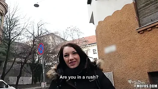 Mofos - ateşli esmer Felicia Kiss göğüslerini ve götünü teşhir ediyor, Matt amını siktiriyor