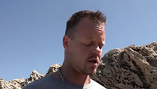 Instruktur yoga seksi dan muda, tidak begitu pemalu - seks di luar ruangan